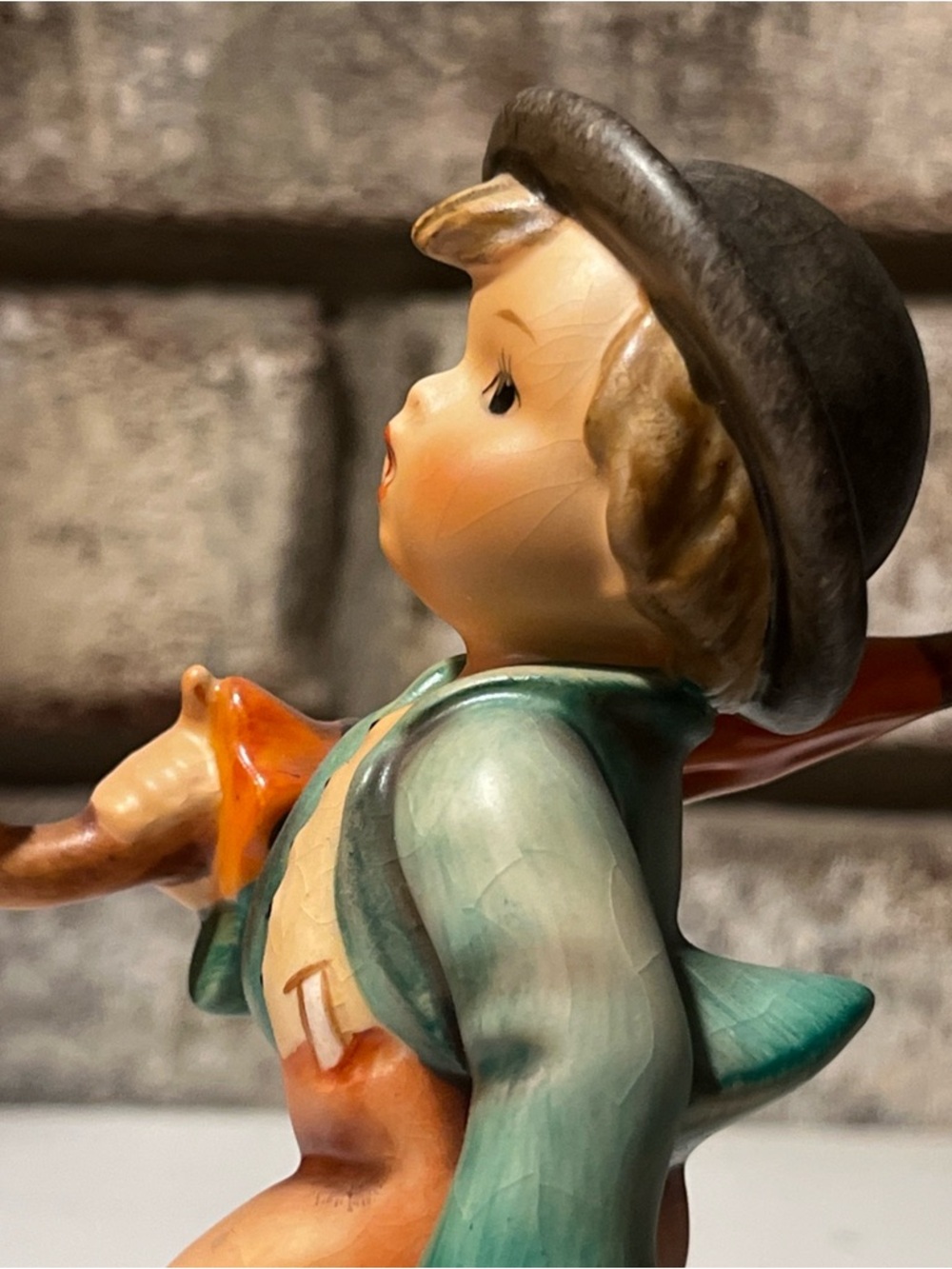 Goebel Hummel Merry Wanderer TM5 Figurine Boy with Bag and Umbrella - Picture 4 of 8